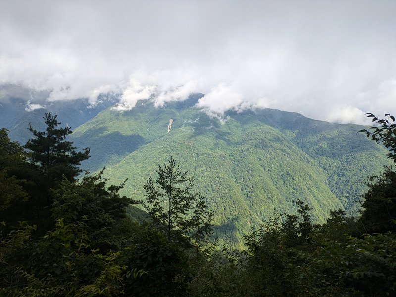 絶景のはずが雲で隠れて見えない