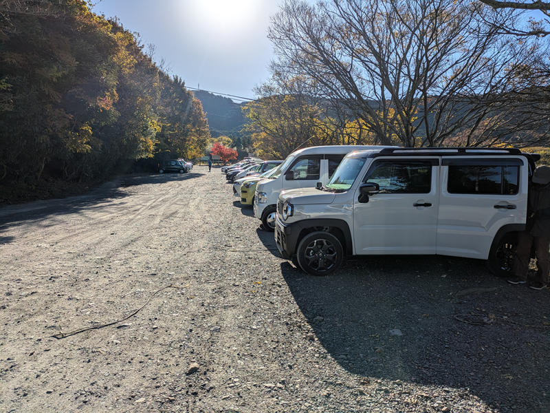 葦毛湿原第一駐車場に停めたハスラ―