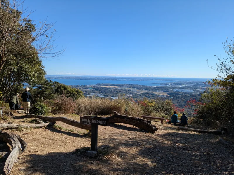 神石山から浜名湖を見る