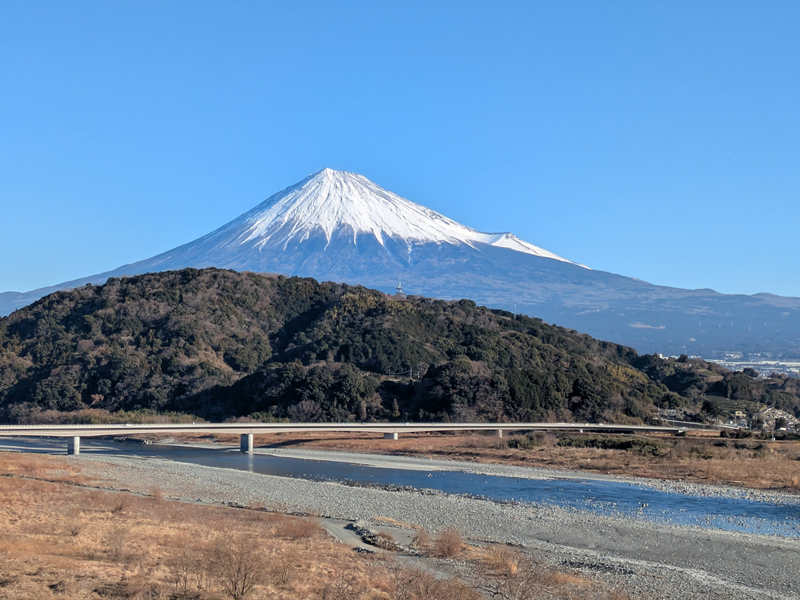 東名高速道路富士川SA・道の駅 富士川楽座から富士山を見る
