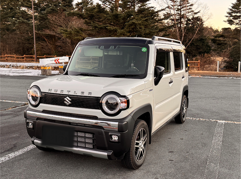 水ケ塚公園の駐車場に停まるハスラ―