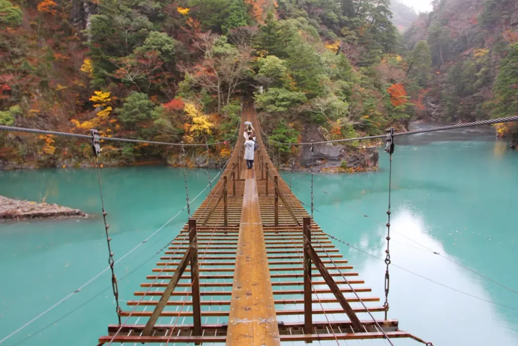 寸又峡夢のつり橋紅葉