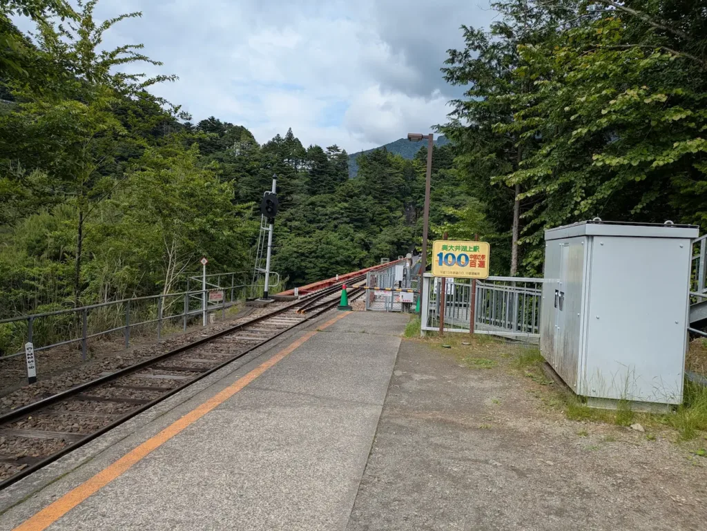 「中部の駅100選」の看板